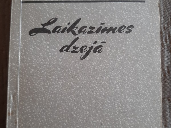 Laikazīmes dzejā