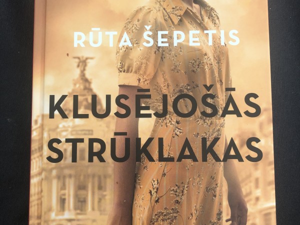 Klusējošās strūklakas
