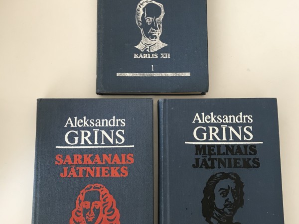 Triloģija: Pelēkais jātnieks, Sarkanais jātnieks, Menais jātnieks