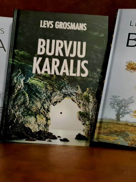 Triloģija - BURVJI ; BURVJU KARALIS ; BURVJA ZEME