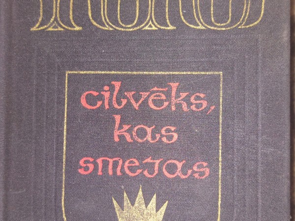 Cilvēks kas smejas