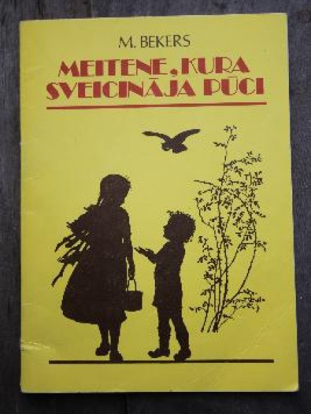 Meitene, kura sveicināja pūci