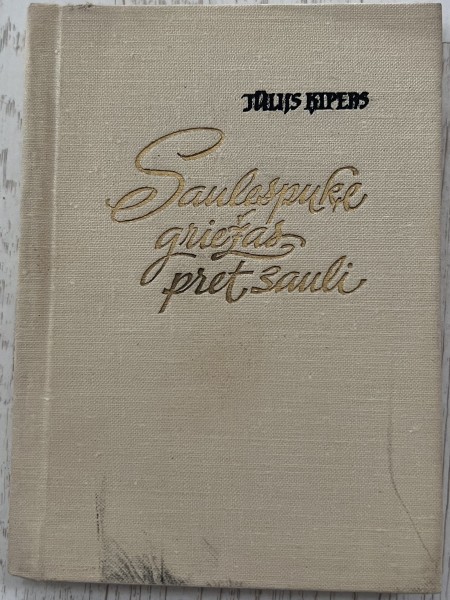 Saulespuķe griežas pret sauli