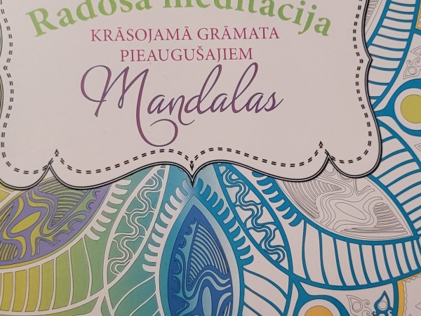Krāsojamā grāmata pieaugušajiem mandalas