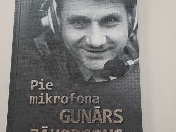 Pie mikrofona Gunārs Jākobsons