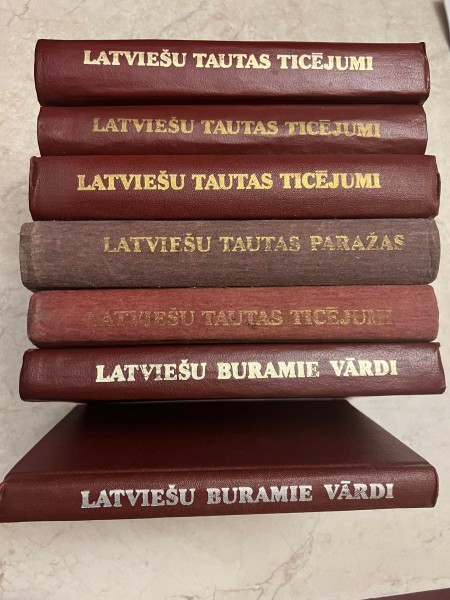 Latviešu buramie vārdi, Latviešu tautas paražas, Latviešu tautas ticējumi