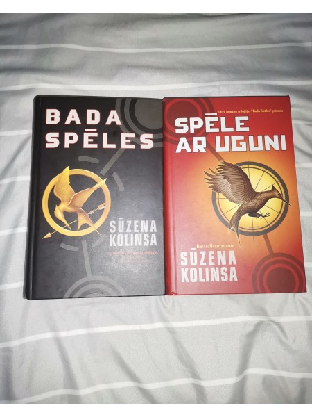 Divas daļas no Bada spēļu serijas-bada spēles, spēlē ar uguni