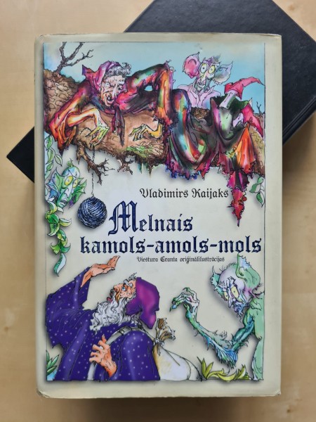 Melnais kamols-amols-mols