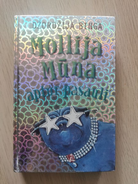 Mollija Mūna aptur pasauli