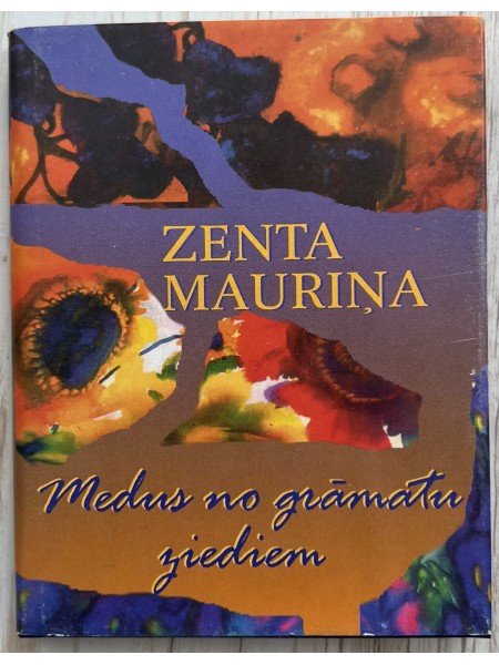 Medus no grāmatu ziediem