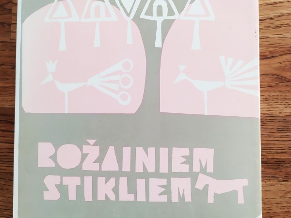 Ar un bez rožainiem stikliem