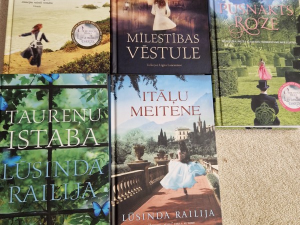 Meitene uz kraujas, Mīlestības vēstulē, Taureņu istaba,  Itāļu meitene, Pusnakts roze.