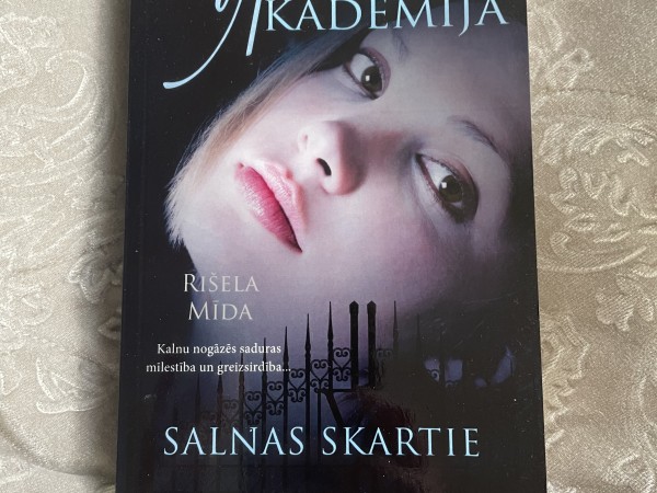 Vampīru Akadēmija Salnas Skartie