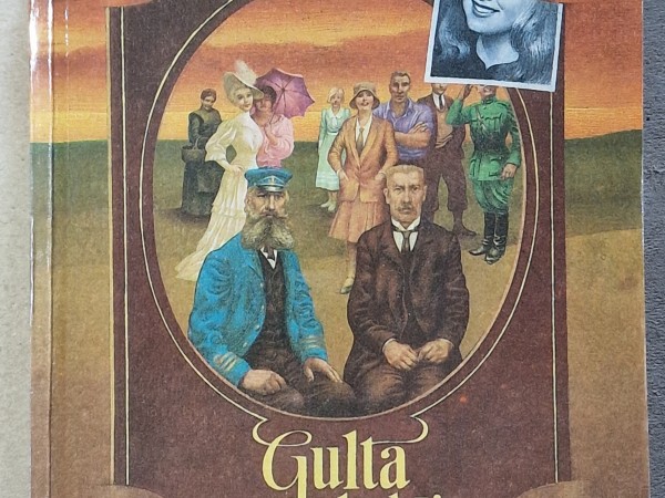 Gultā ar zelta kāju