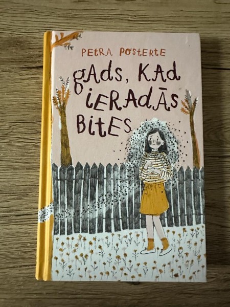 Gads, kad ieradās bites