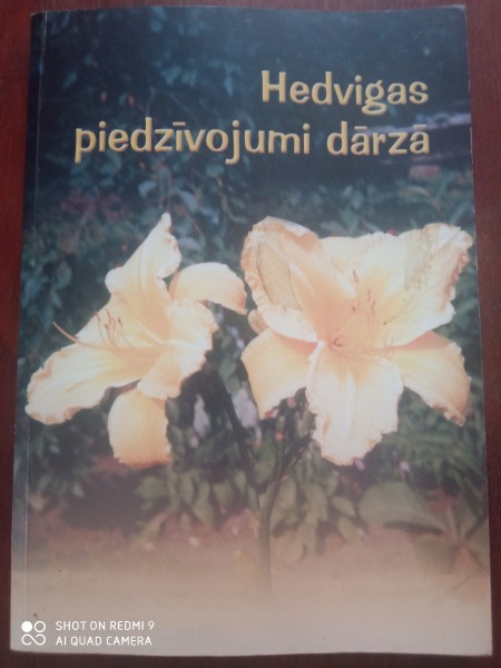 Hedvigas piedzīvojumi dārzā