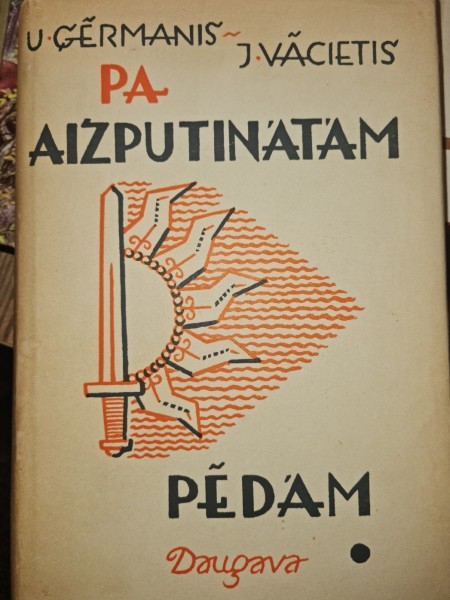 Pa aizputinātām pēdām.