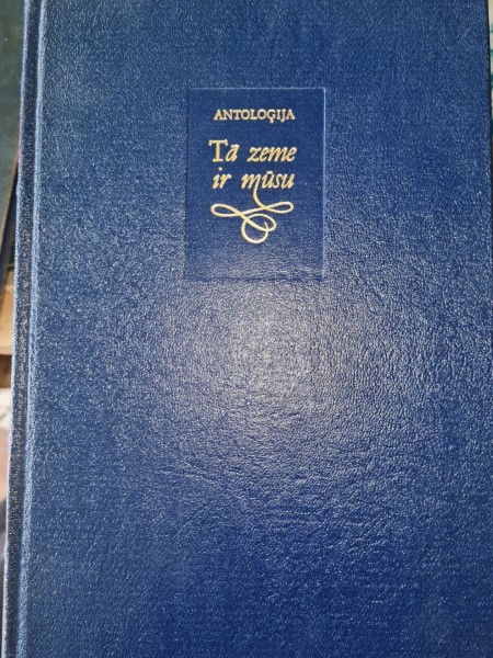 Tā zeme ir mūsu. Latviešu topogrāfiskās dzejas antaloğija.