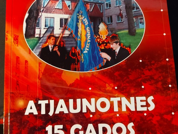 Draudzīgā aicinājuma Cēsu Valsts ģimnāzija atjaunotnes 15 gados