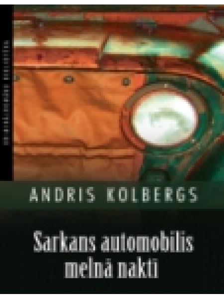 Sarkans automobilis melnā naktī
