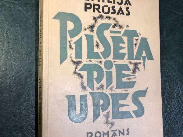 Pilsēta pie upes