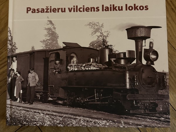 Pasažieru vilciens laiku lokos