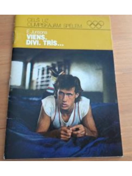 Viens. Divi. Trīs