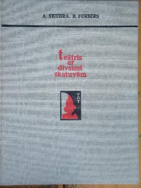 teātris ar divsimt skatuvēm