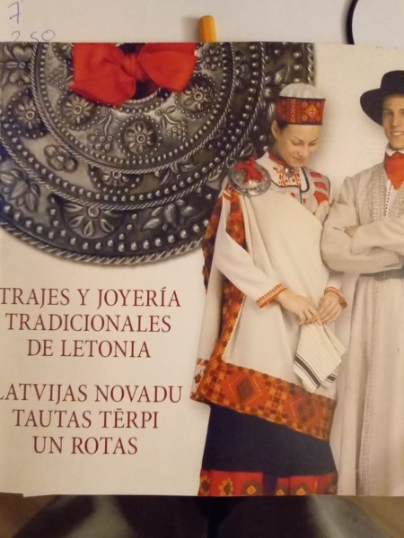 Latvijas novadu arheoloģiskie un etnogrāfiskie tautas tērpi un rotas