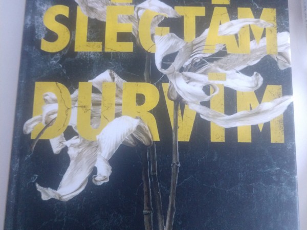 Aiz slēgtām durvīm