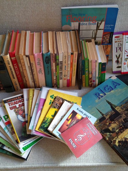 Dažādu grāmatu komplekts