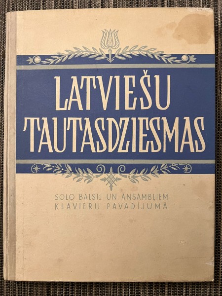 Latviešu tautasdziesmas. Solo balsij un ansambļiem klavieru pavadījumā.