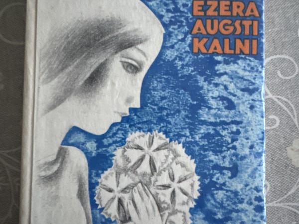 Aiz ezera augsti kalni