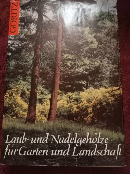 Laub-und Nadelgehölze für Garten und Landschaft