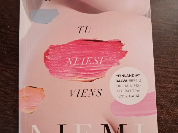 Tu neesi viens
