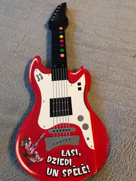 Lasi, dziedi un spēlē! (grāmata-ģitāra)