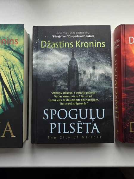 Pāreja / Divpadsmit / Spoguļu pilsēta