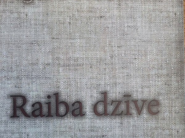 Raiba dzīve un laba dzeja
