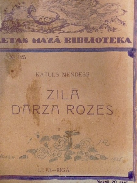 Zilā dārza rozes