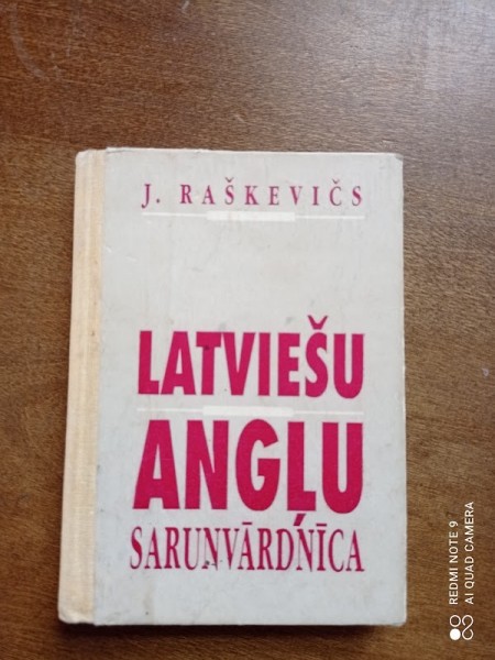 Latviešu - angļu sarunvārdnīca