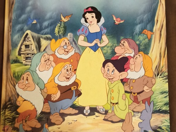 Sniegbaltīte un septiņi rūķīši