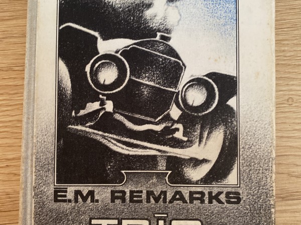 Trīs Draugi Ē.M. Remarks