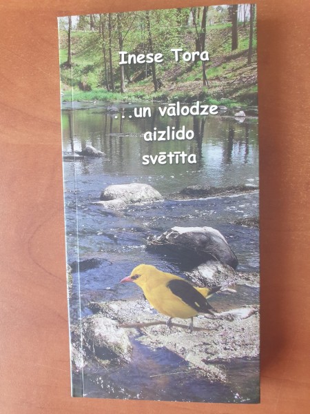 Un vālodze aizlido svētīta