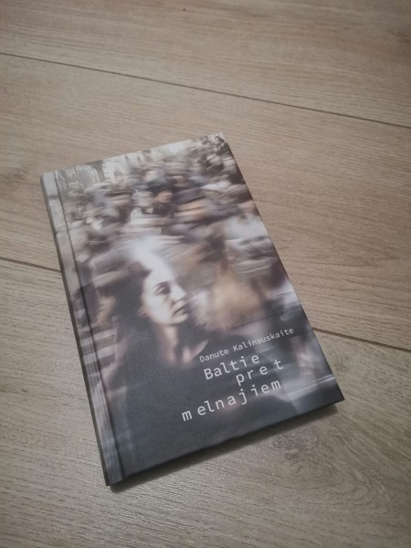 Baltie pret melnajiem