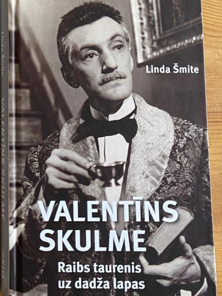 Valentīns Skulme. Raibs taurenis un dadža lapa