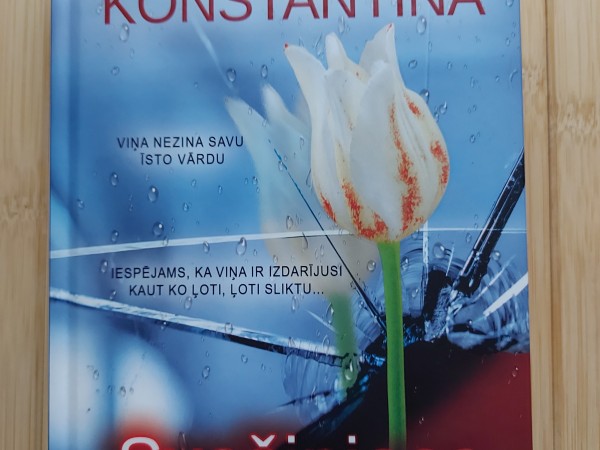 Svešiniece spogulī