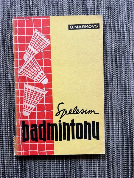 Spēlēsim badmintonu