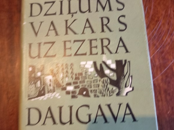 Vakars uz ezera