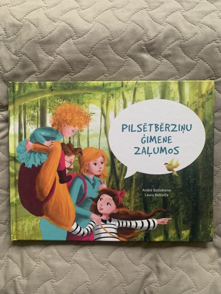 Pilsētbērziņu ģimene zaļumos