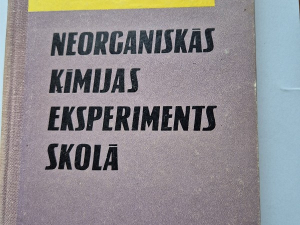Neorganiskās ķīmijas eksperiments skolā